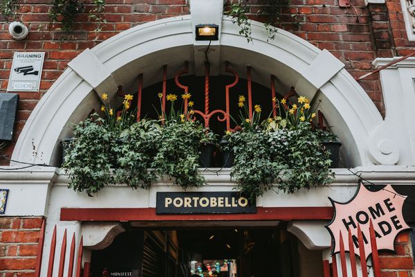 How to Navigate Portobello Road Food Market in Notting Hill, London